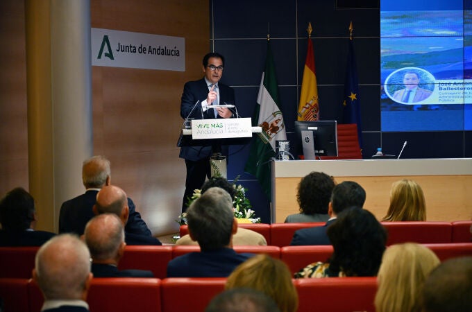 El consejero de Justicia, Administración Local y Función Pública, José Antonio Nieto, durante el acto de presentación de la Estrategia frente al Desafío Demográfico