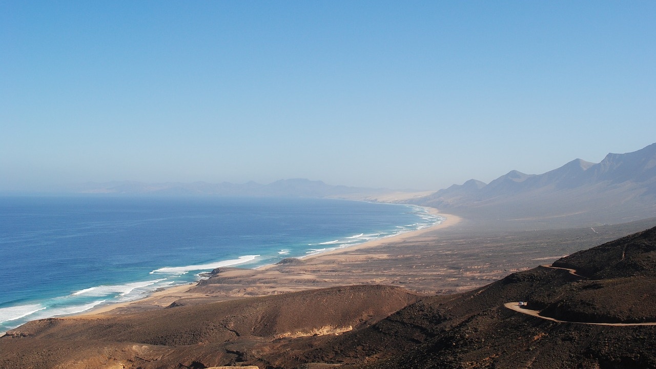 La playa más salvaje de España guarda una mansión envuelta en misterio