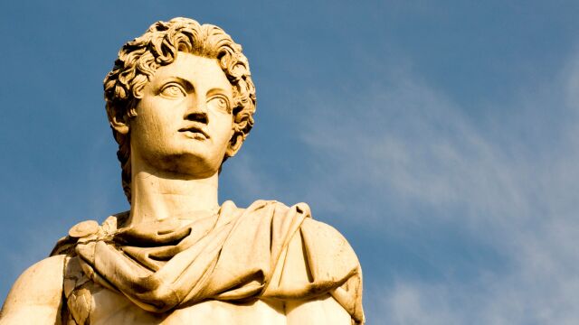 Marco Aurelio, emperador romano: "Lo que no beneficia al enjambre, tampoco beneficia a la abeja"