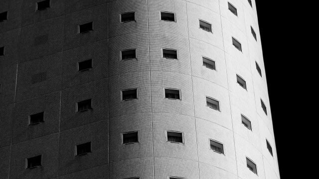 Los nuevos edificios de Japón tienen cada vez menos ventanas: este es el motivo
