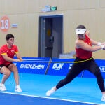 Carla Suárez, la capitana de España, entrena con Paula Badosa