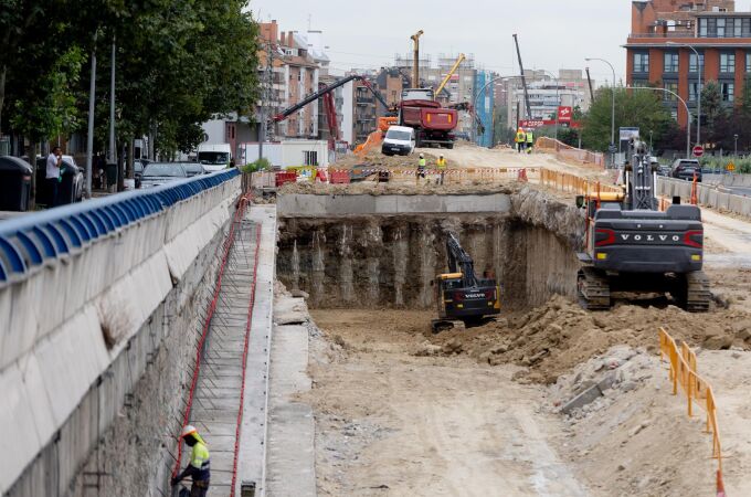 Ayuntamiento estudia reubicar zona azul SER en Castellana y modificaciones de trayecto de A-5 en puntos conflictivos