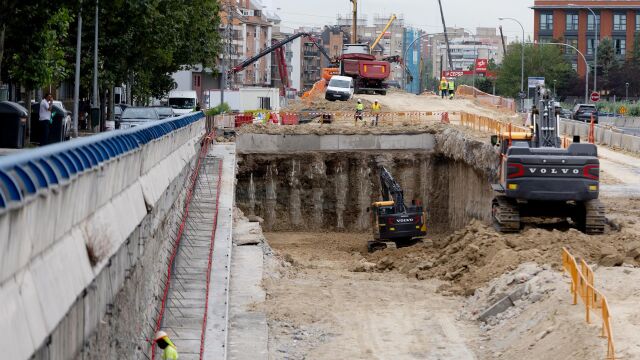 Ayuntamiento estudia reubicar zona azul SER en Castellana y modificaciones de trayecto de A-5 en puntos conflictivos
