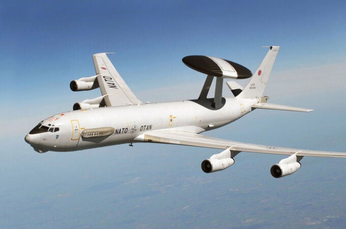 El 'abuelo' de los aviones espías de la OTAN sigue en forma ante la amenaza de los drones de Rusia: así es el E3 Sentry