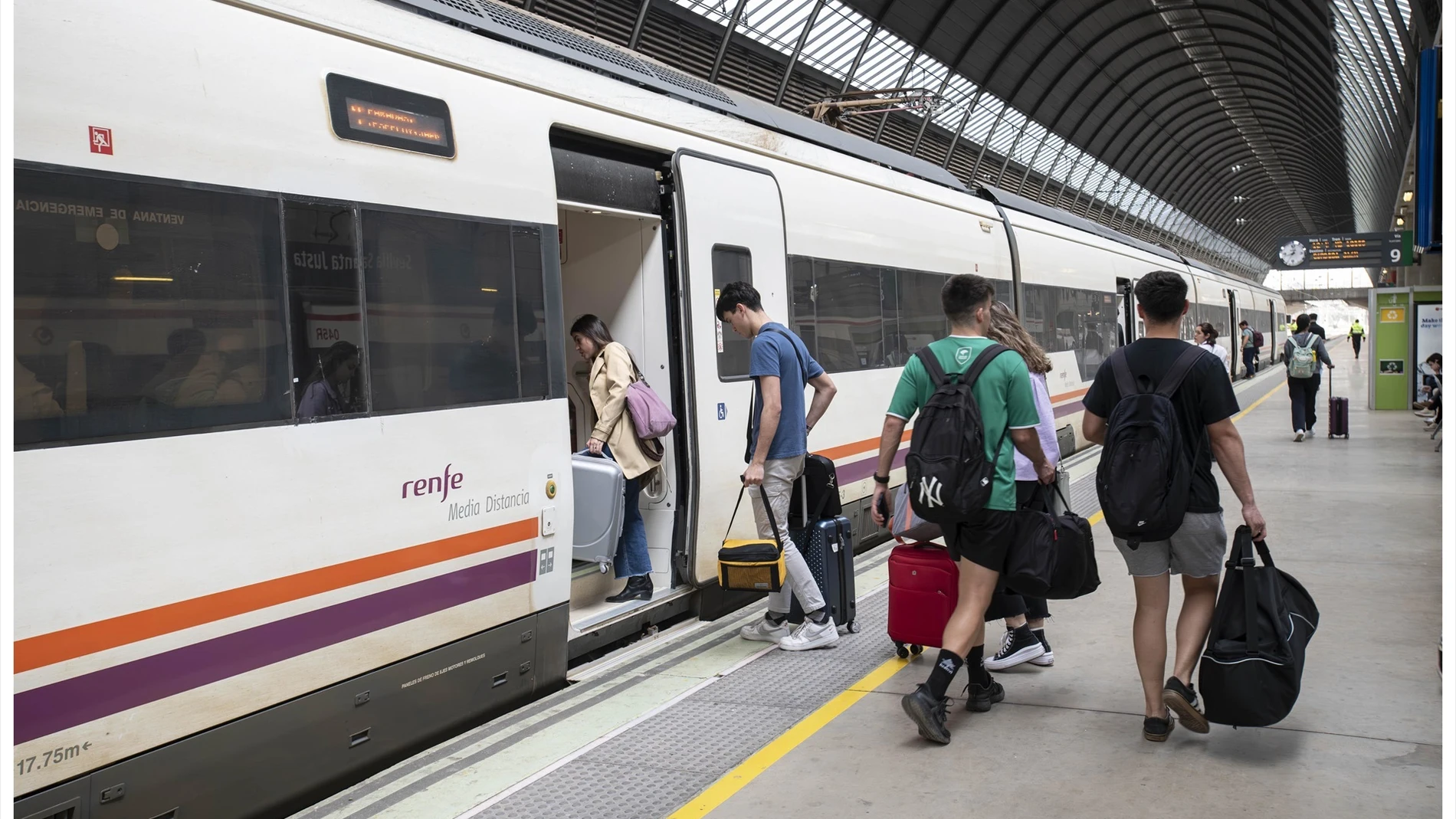 256 autobuses entre Sevilla y Zafra para sustituir la línea de tren
