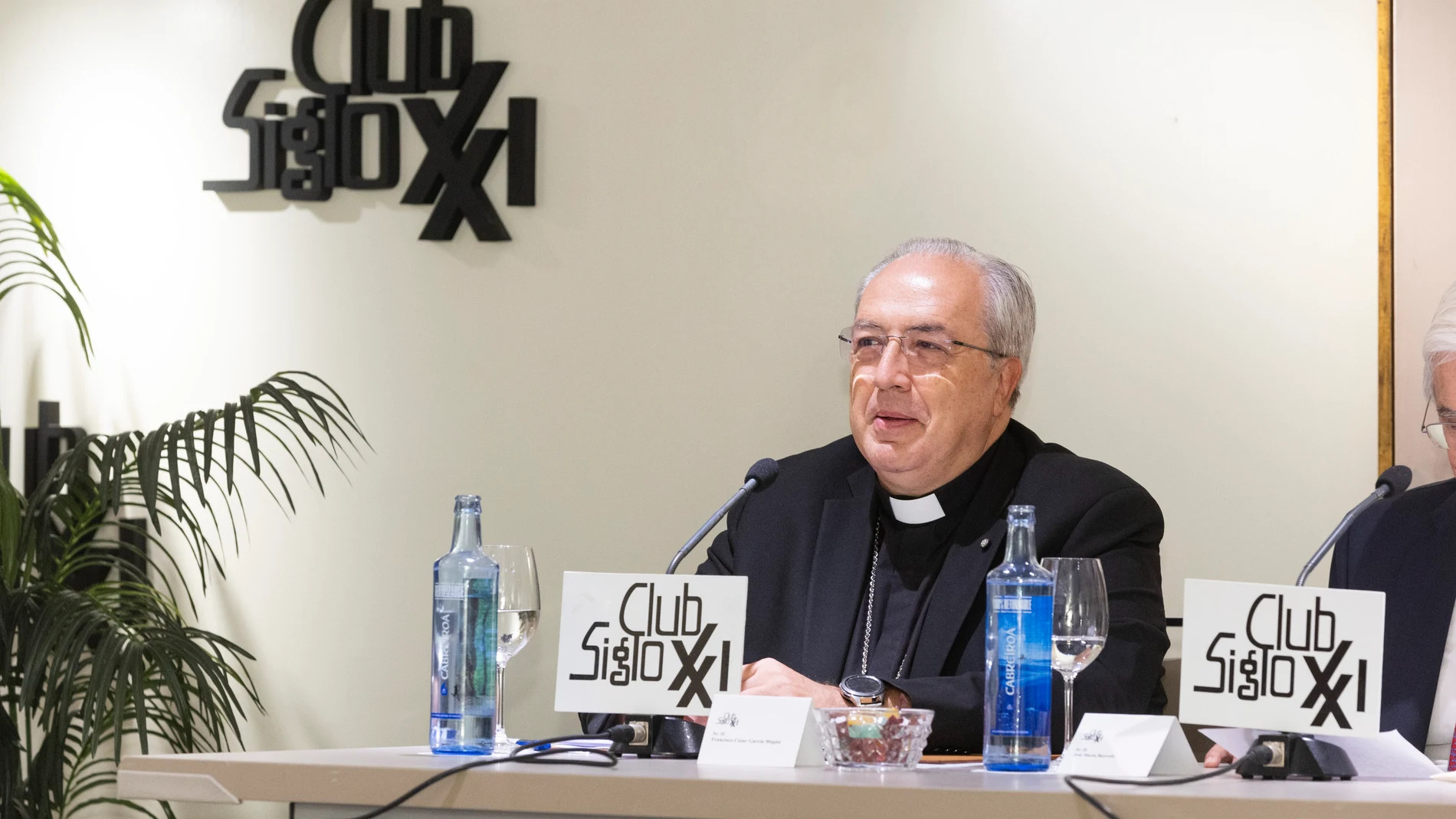 Coloquio en el Club Siglo XXI de César García Magán