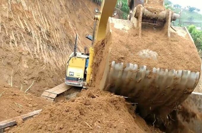Muere un hombre de 56 años al precipitarse con una retroexcavadora en Gran Canaria