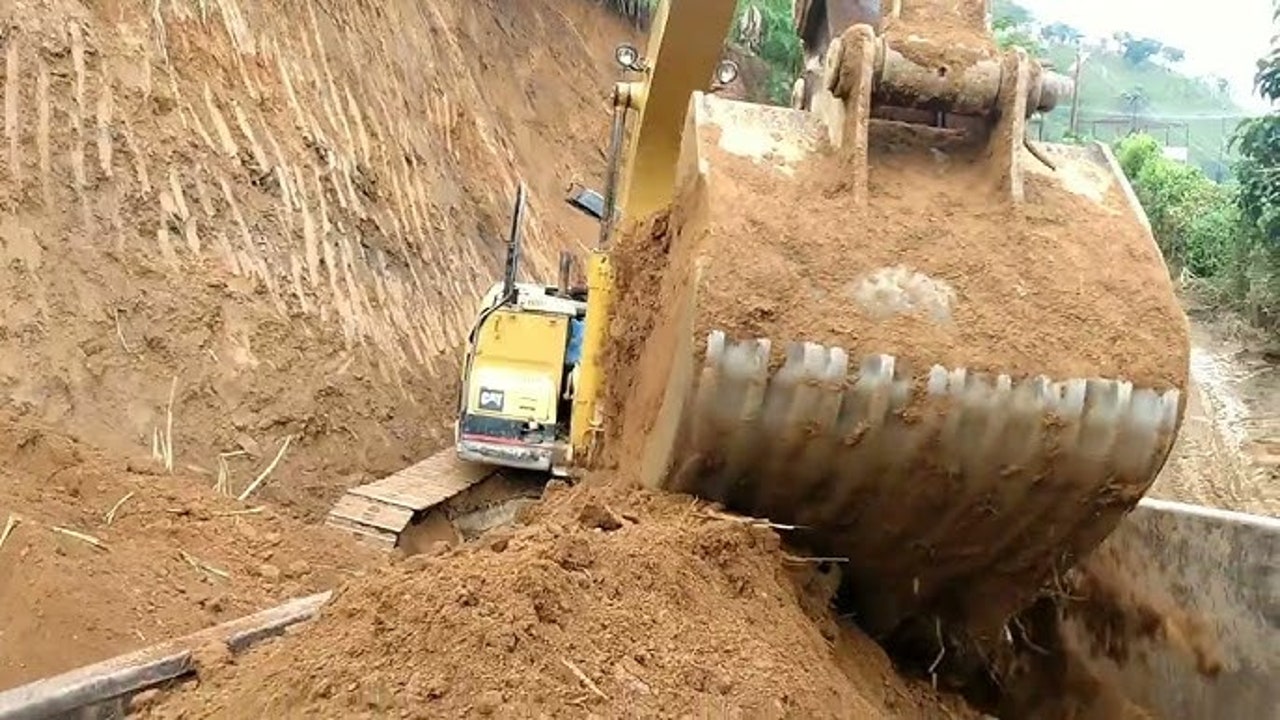 Muere un hombre de 56 años al precipitarse con una retroexcavadora en Gran Canaria