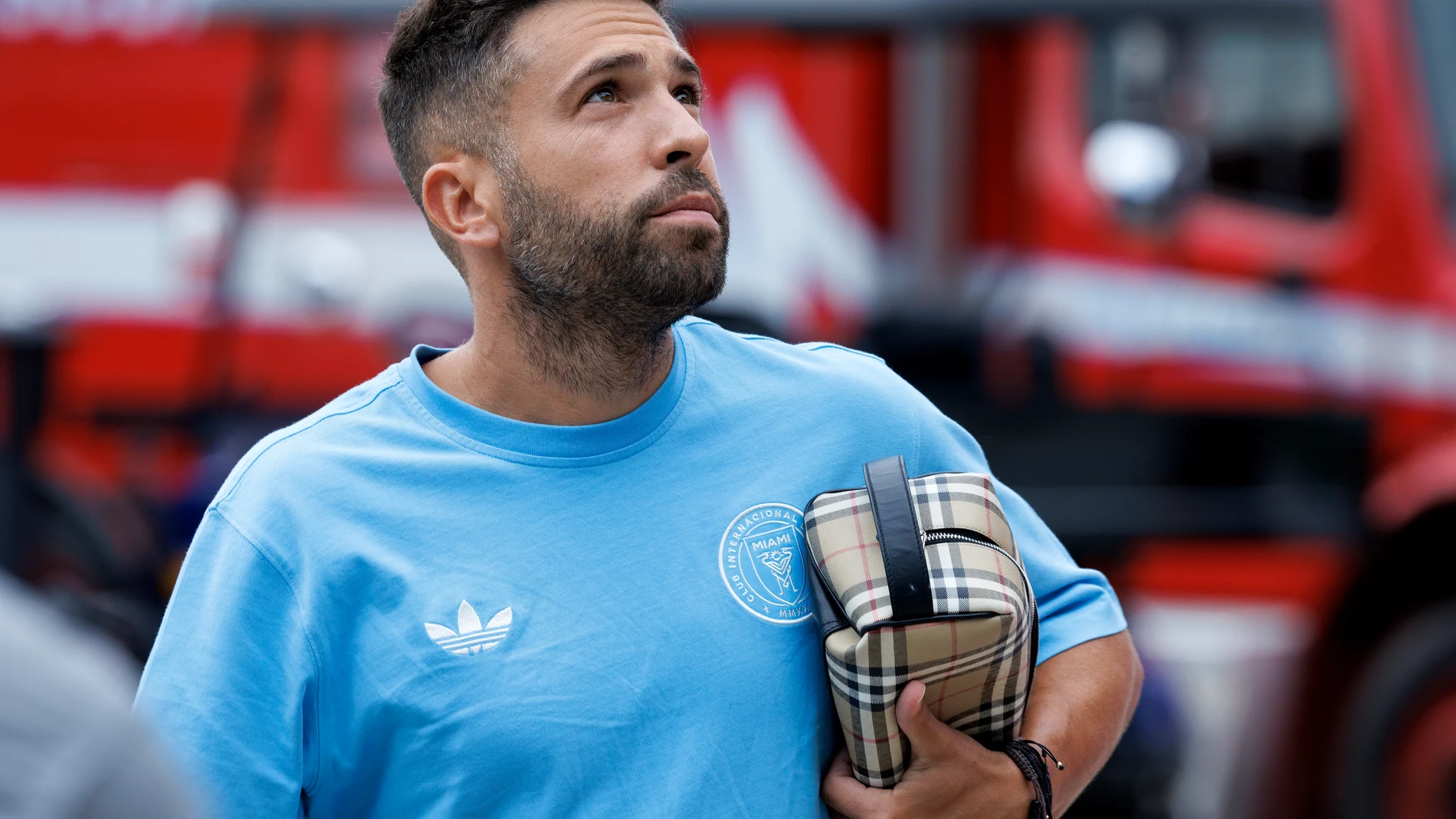FORT LAUDERDALE (United States), 17/09/2025.- Inter Miami FC defender Jordi Alba arrives to the stadium before his match between the Inter Miami CF and the Seattle Sounders FC in Fort Lauderdale, Florida, USA, 16 September 2025. EFE/EPA/CRISTOBAL HERRERA-ULASHKEVICH
