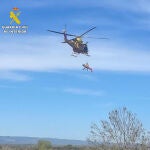 Un coche se despeña por un barranco de cincuenta metros en Tous (Valencia)