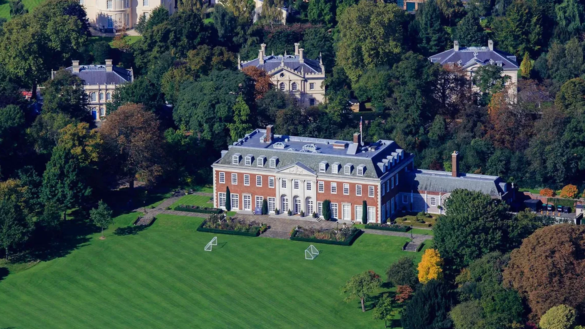Los jardines de Winfield House, los segundos más grandes de Londres, han sido escenario de recepciones presidenciales y conciertos multitudinarios.