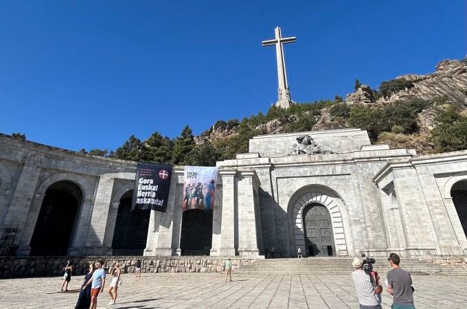 Sortu reivindica "la libertad de Euskal Herria" en el Valle de Cuelgamuros.