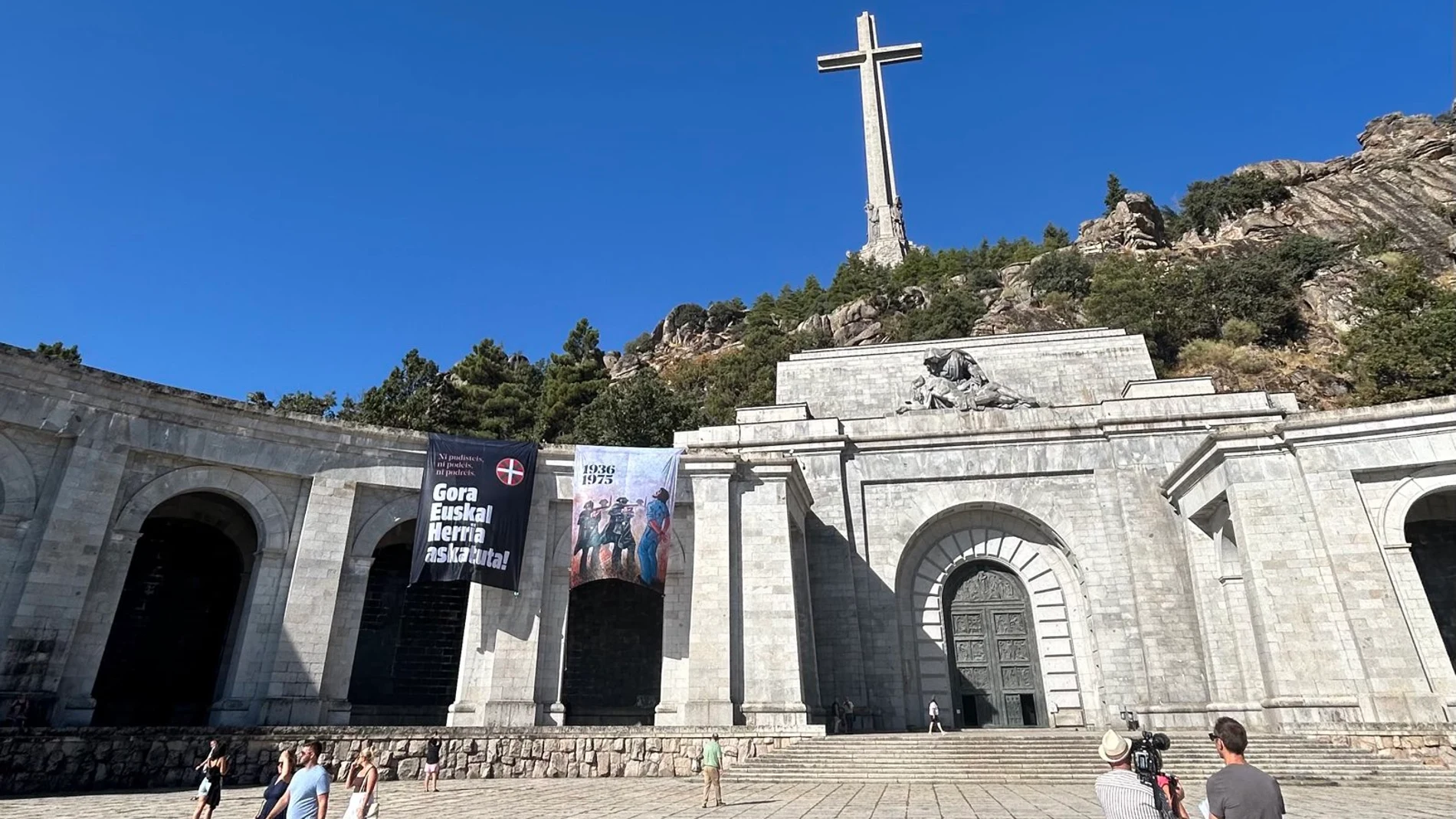 Sortu reivindica "la libertad de Euskal Herria" en el Valle de Cuelgamuros.