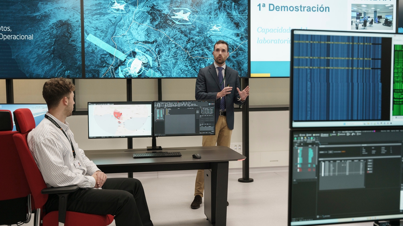 El laboratorio de Indra que dibuja el futuro de la defensa