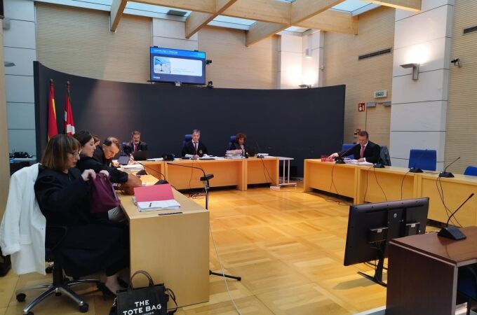 El masajista niega las agresiones sexuales a las tres menores y dice que fueron ellas las que le pidieron masajes El masajista niega las agresiones sexuales a las tres menores y dice que fueron ellas las que le pidieron masajes