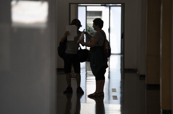 AMP.-El 12,3% de alumnos españoles dice que él o un compañero sufre bullying y 14,2% usa IA en ciberacoso, según estudio