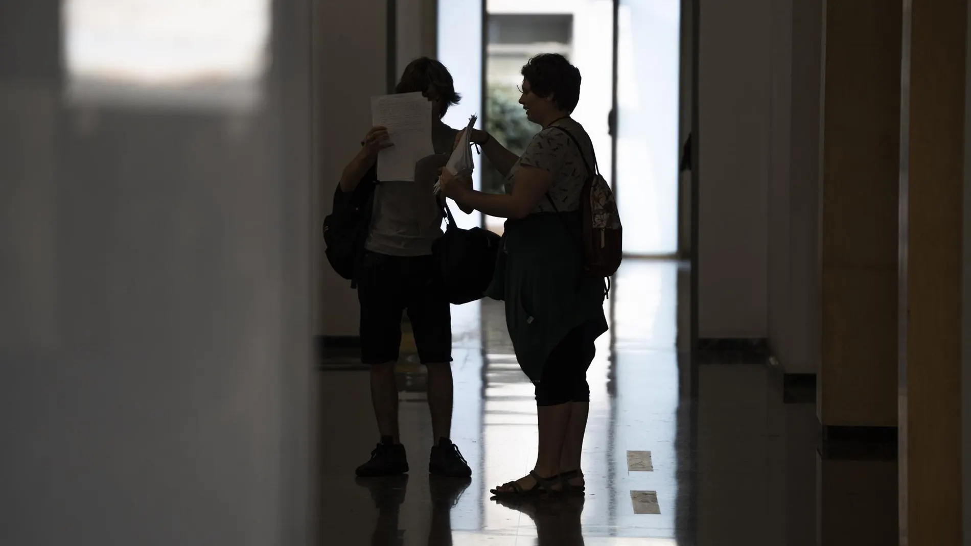 AMP.-El 12,3% de alumnos españoles dice que él o un compañero sufre bullying y 14,2% usa IA en ciberacoso, según estudio