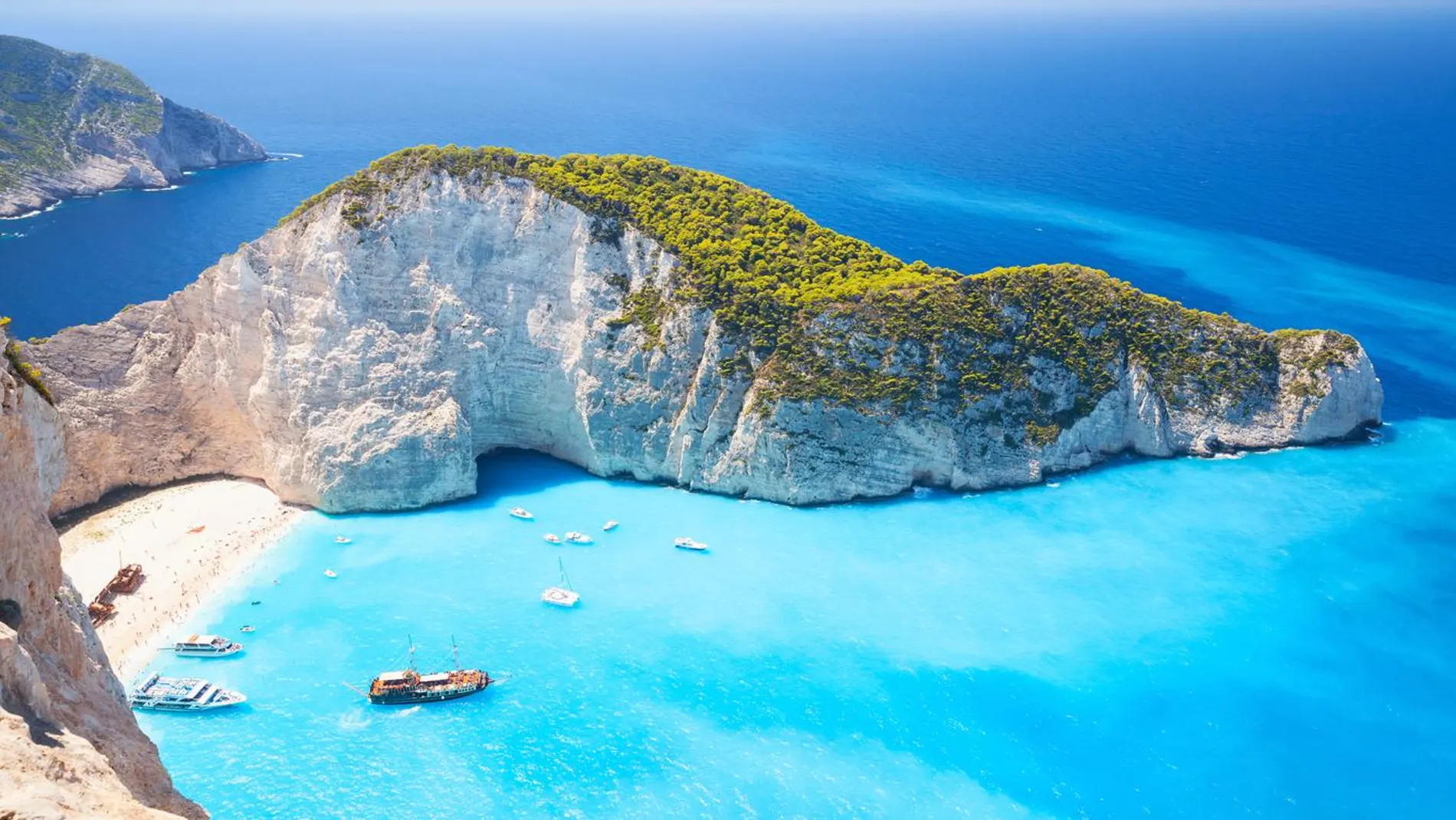 Así es la isla de Grecia en la que hay más turistas que habitantes permanentes: "No cabe nadie más"