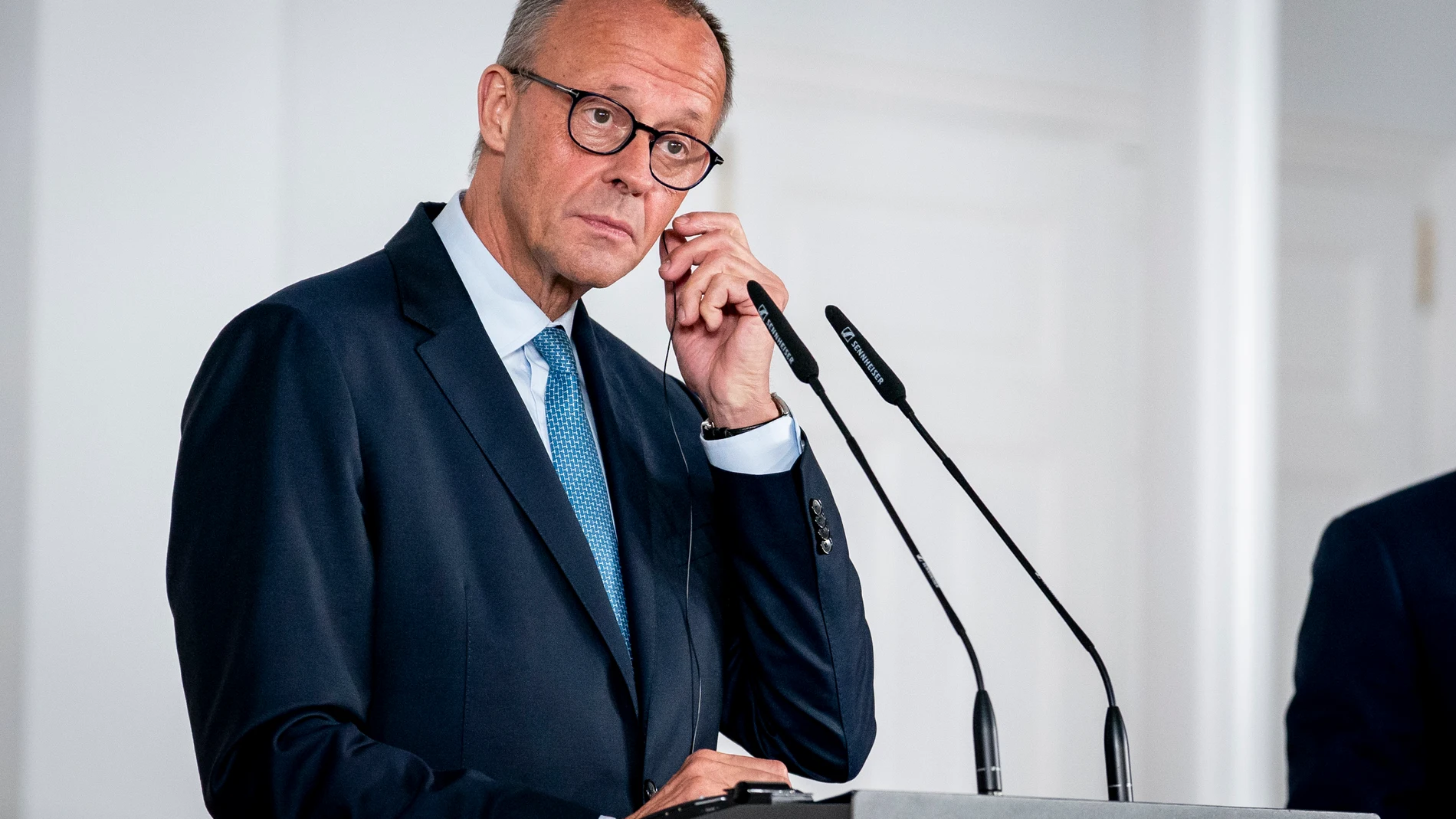 El canciller de la República Federal de Alemania, Friedrich Merz, comparece ante los medios tras su reunión con el presidente del Gobierno, Pedro Sánchez, en el Palacio de la Moncloa, a 18 de septiembre de 2025, en Madrid (España). La reunión está marcada por la actual escalada de tensión diplomática entre España e Israel, motivada por las duras críticas del Gobierno español a los bombardeos en Gaza y el reclamo de Sánchez para excluir a Israel de competiciones internacionales mientras contin...