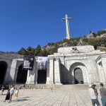 Hazte Oír denuncia a Sortu por odio y enaltecimiento del terrorismo tras colgar pancartas en el Valle de los Caídos