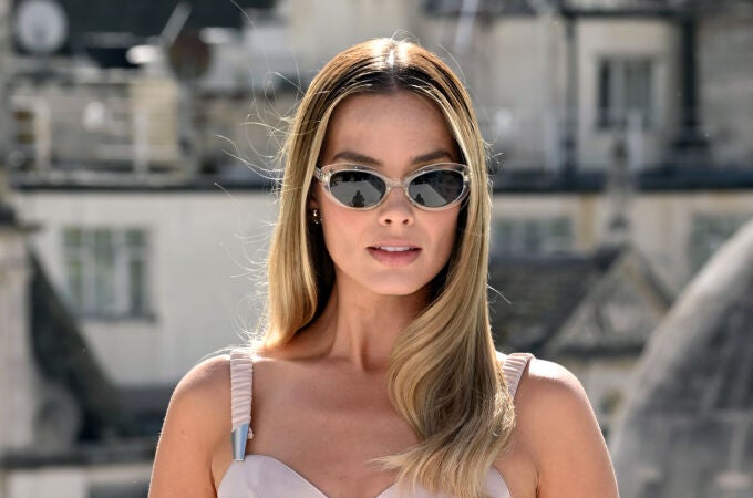 Margot Robbie y su cuidada melena rubia.