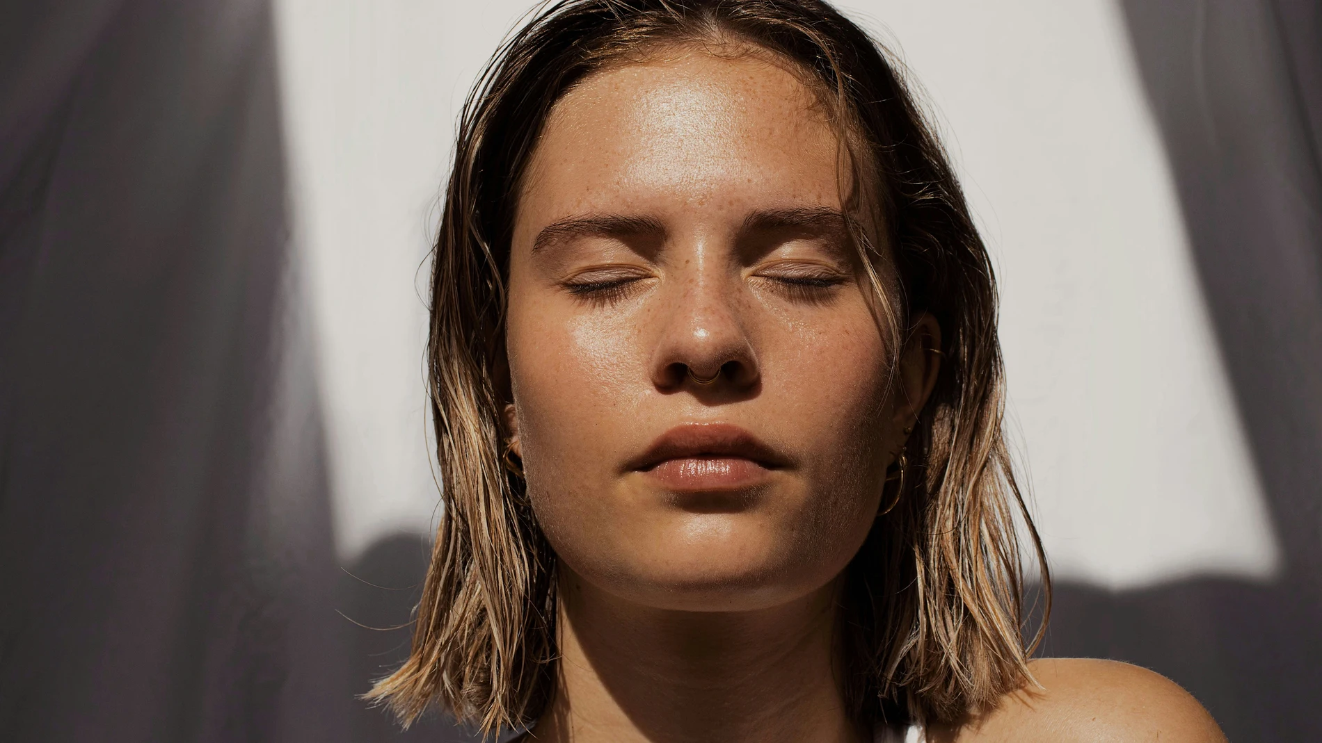 ¿Melasma en el bigote? Esto es lo que debes hacer según las expertas.