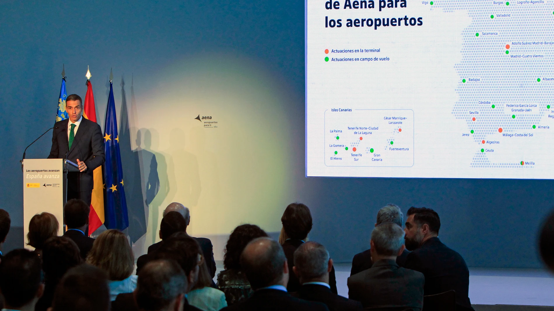 GRAFCVA9320. ELCHE (ALICANTE), 18/09/2025.- El presidente del Gobierno, Pedro Sánchez, durante la presentación de las inversiones previstas en los aeropuertos durante el quinquenio 2027-2031, que se espera que dupliquen las de los últimos años. EFE/Morell