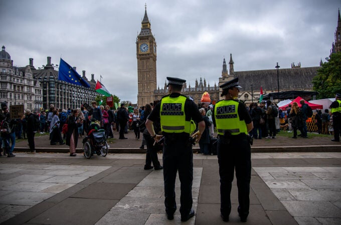 R.Unido.- La Policía de Reino Unido detiene a tres personas acusadas de espiar para Rusia