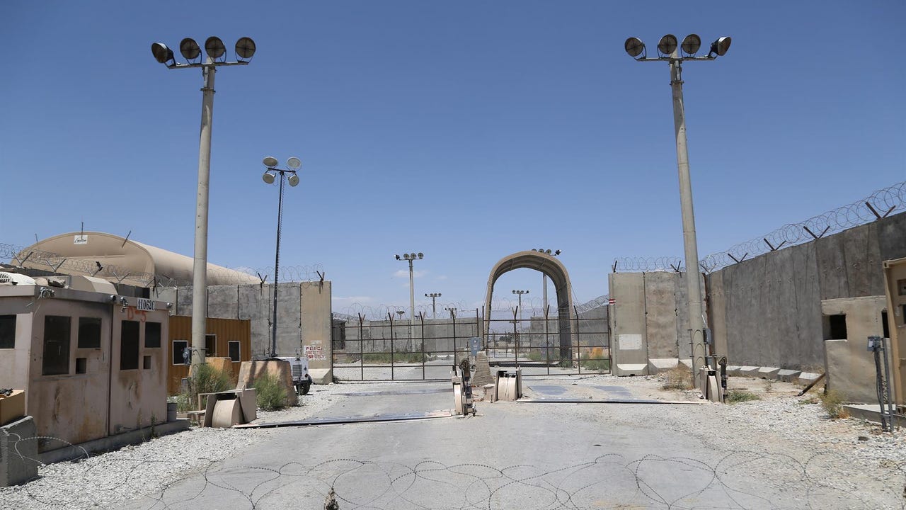Los talibanes consideran "imposible" devolver la base de Bagram a Estados Unidos