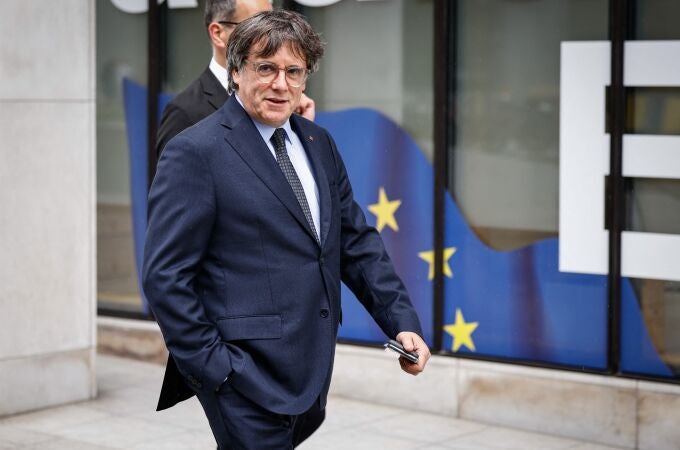 Fugitive Catalan independence leader and MEP Carles Puigdemont arrives for a meeting with Catalonia's president at the Delegation of the Government of Catalonia to the European Union in Brussels, on September 2, 2025. 