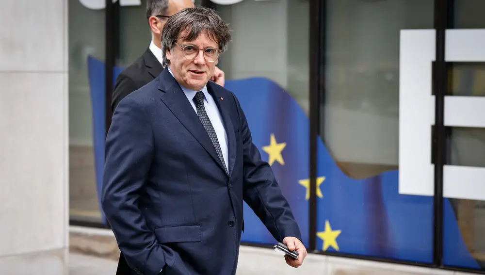 Fugitive Catalan independence leader and MEP Carles Puigdemont arrives for a meeting with Catalonia's president at the Delegation of the Government of Catalonia to the European Union in Brussels, on September 2, 2025.