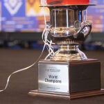 Trofeo que acredita al vencedor del campeonato de programación ICPC 2025