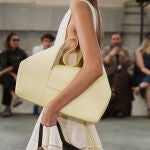 Los bolsos XL que dominarán la próxima temporada y cómo llevarlos con estilo Los bolsos XL que dominarán la próxima temporada y cómo llevarlos con estilo