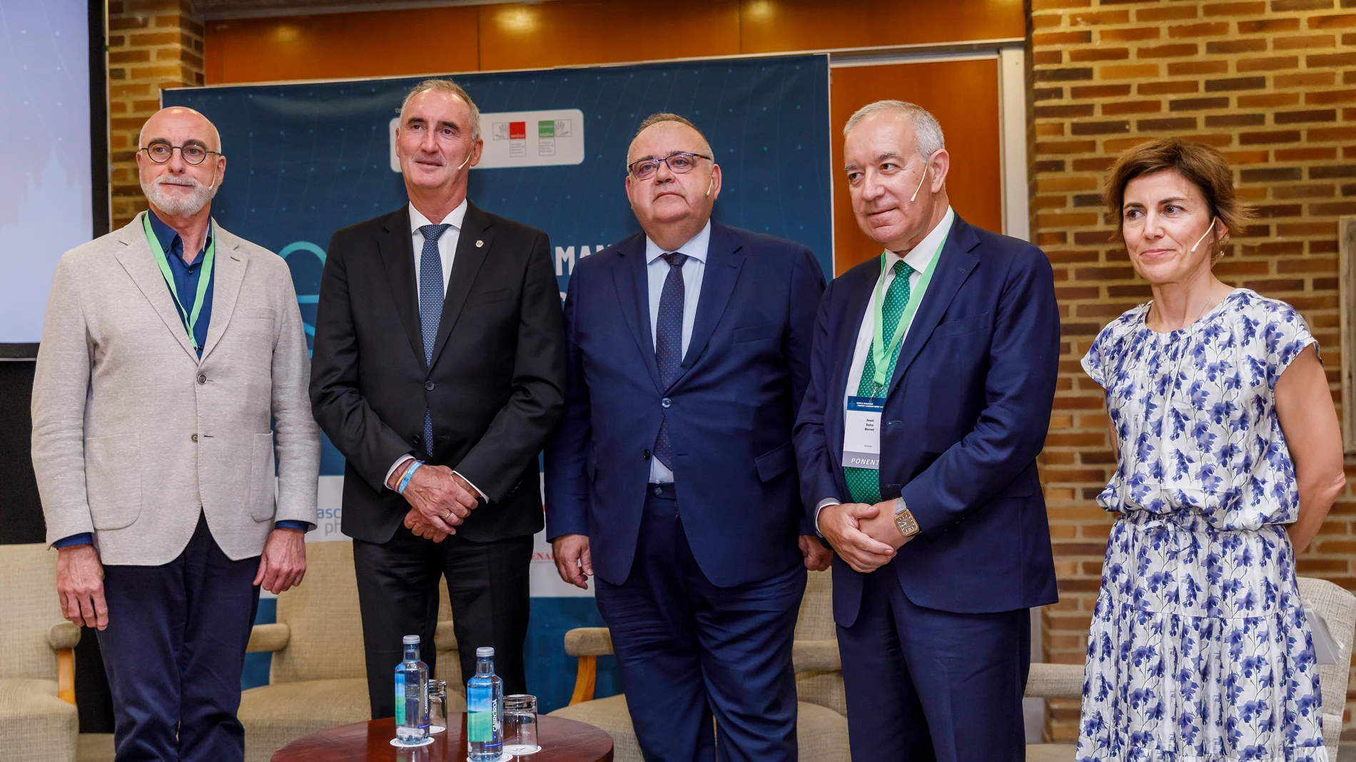 El consejero de Sanidad junto a José Mazarías, entre otros, en el foro celebrado en Segovia