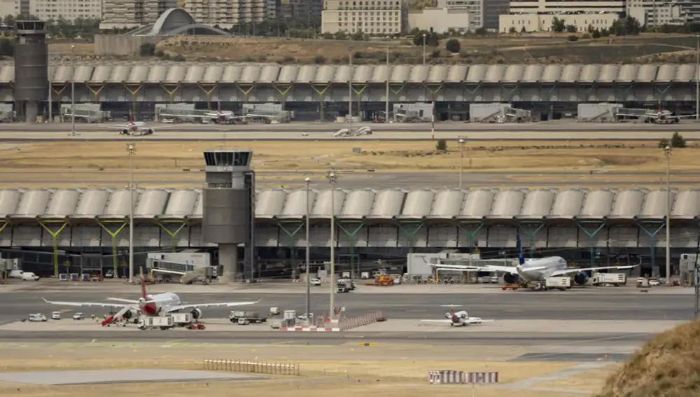 MADRID.-AMP.- Aena prevé inversiones por 4.000 millones para ampliar y modernizar Barajas