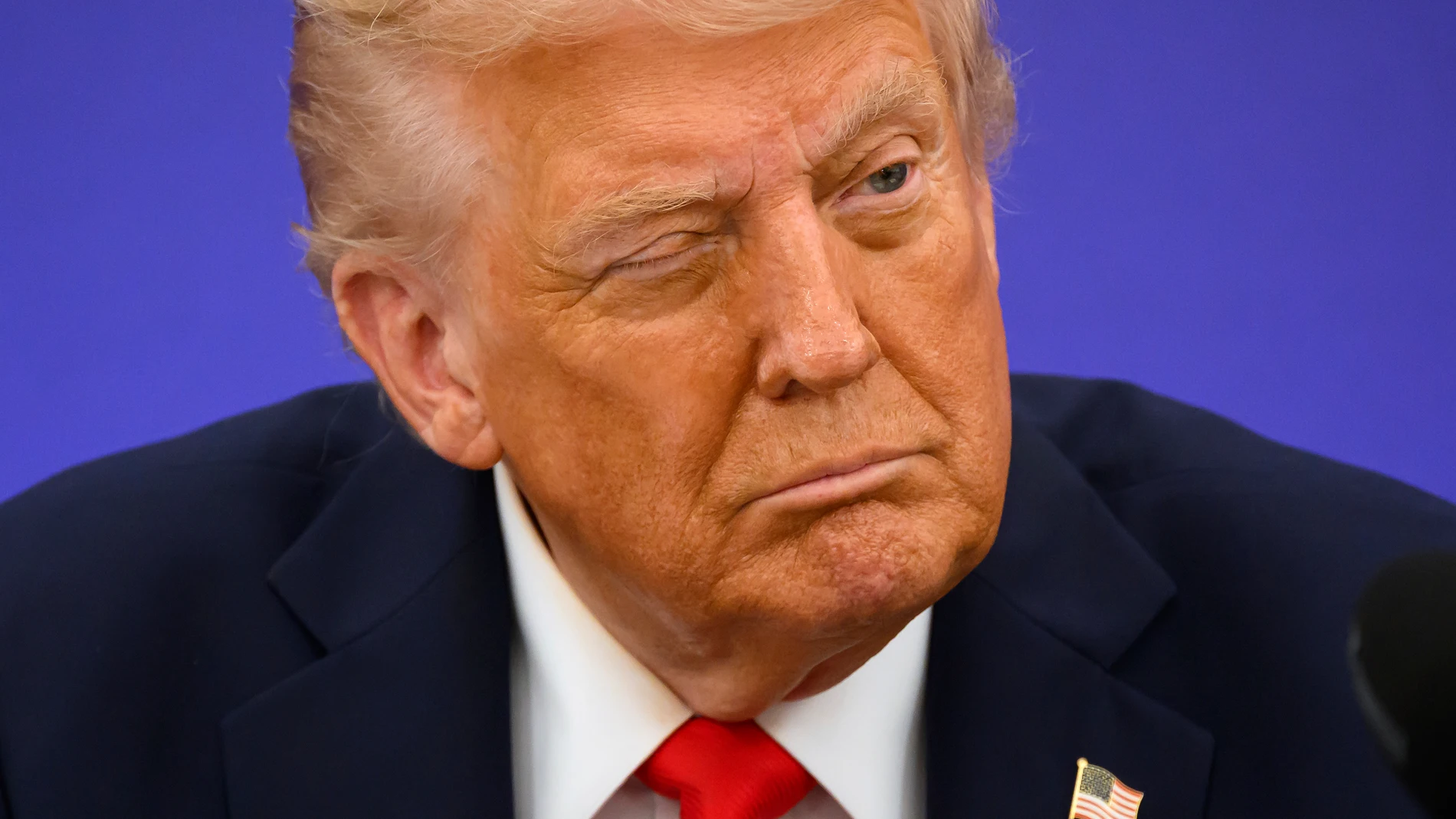 U.S. President Donald Trump winks as he announces an agreement with UK Prime Minister Keir Starmer between the two countries as they hold a press conference conference at Chequers near Aylesbury, England, Thursday Sept. 18, 2025, at the conclusion of President Trump's second UK state visit, with the previous one taking place in 2019 during his first presidential term. (Leon Neal/Pool Photo via AP)