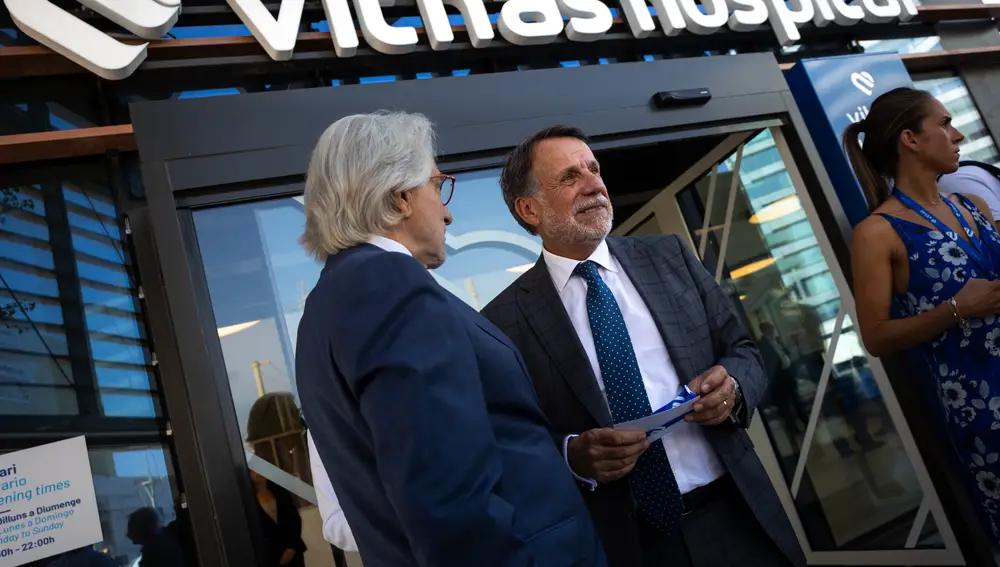 El presidente de Grupo Planeta, José Creuheras, junto al presidente de Fomento del Trabajo, Josep Sánchez Llibre