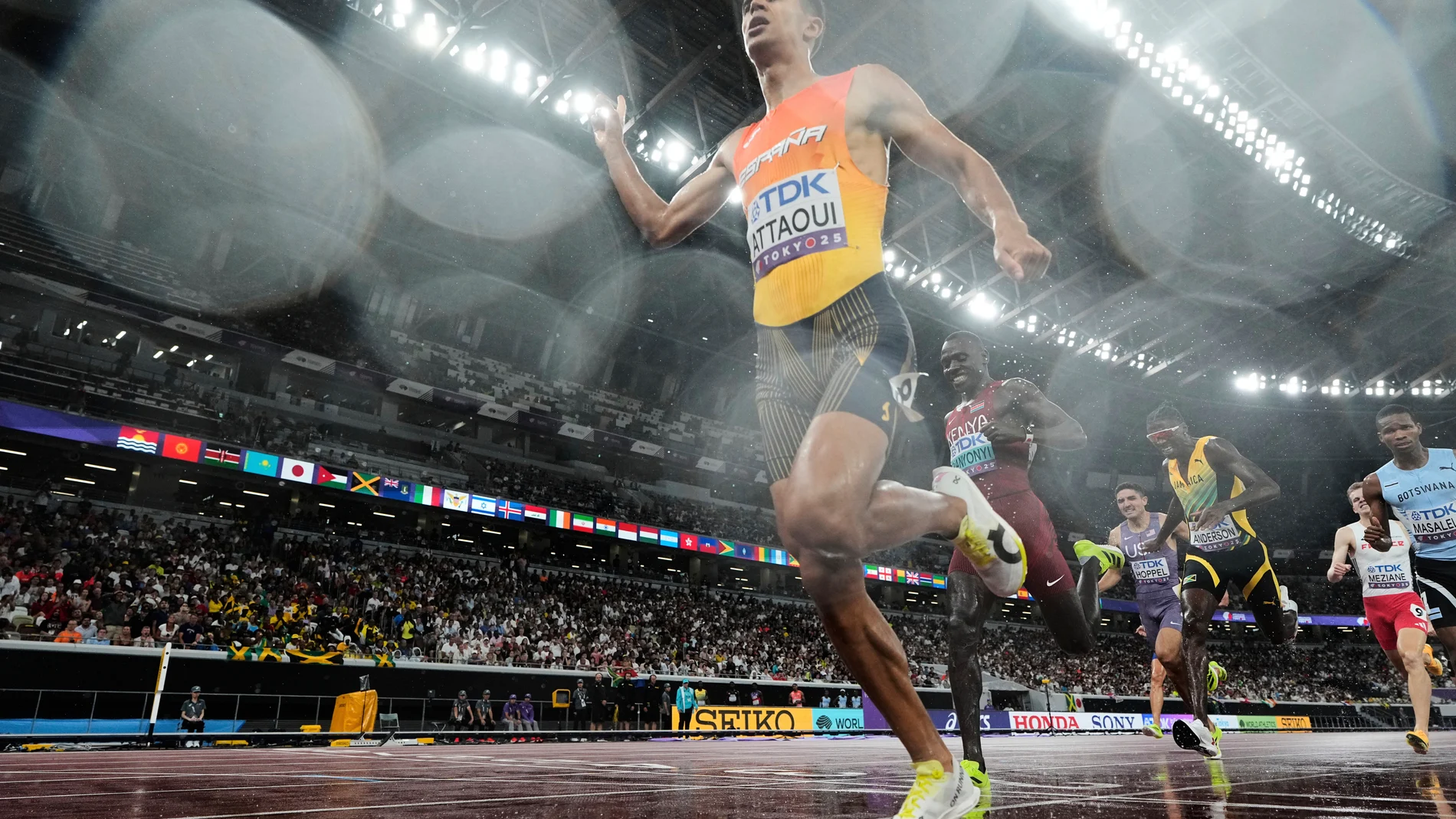 Mohamed Attaoui se impuso con autoridad en la semifinal de 800