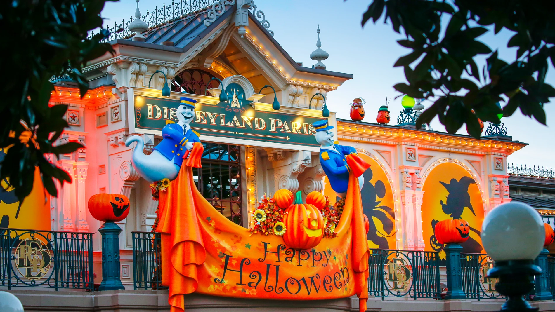 El festival de Halloween Disney regresa a Disneyland Paris con espectáculos fascinantes y nuevas experiencias sorprendentes
