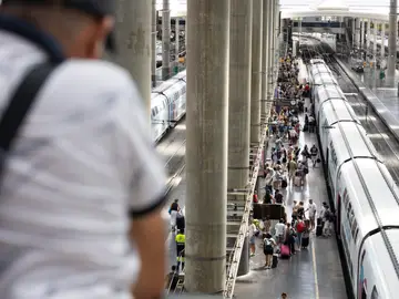 Óscar Puente promete subir a 350 kilómetros por hora la velocidad de los trenes, sólo comparable a China Óscar Puente promete subir a 350 kilómetros por hora la velocidad de los trenes, sólo comparable a China