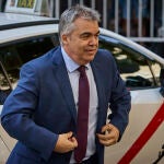 El exsecretario de organización del PSOE, Santos Cerdán , a su llegada al Tribunal Supremo en Madrid, este lun