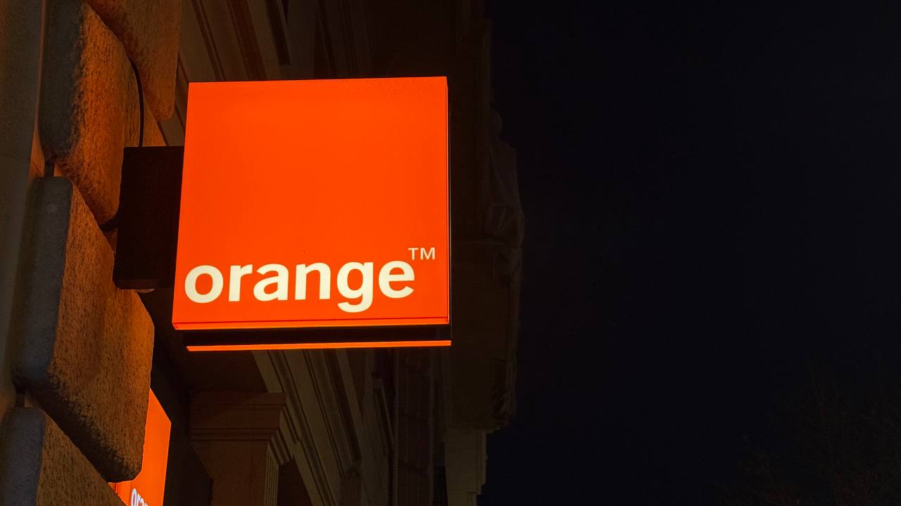 Orange contraataca a Movistar: todo el fútbol, fibra de 1 Gb, datos ilimitados y hasta Netflix con Prime por solo 45 euros