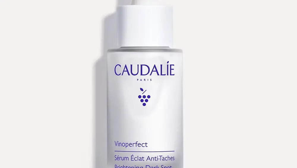 Sérum Vinoperfect de Caudalie, un referente contra las manchas y la falta de luminosidad.