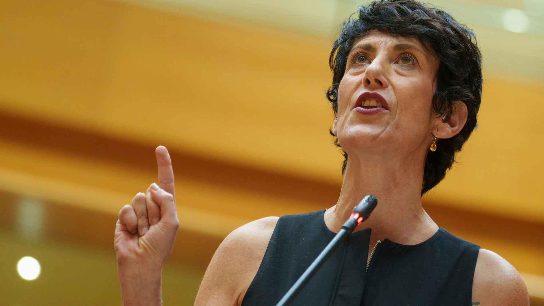 La ministra Elma Saiz Delgado en el Pleno del Senado