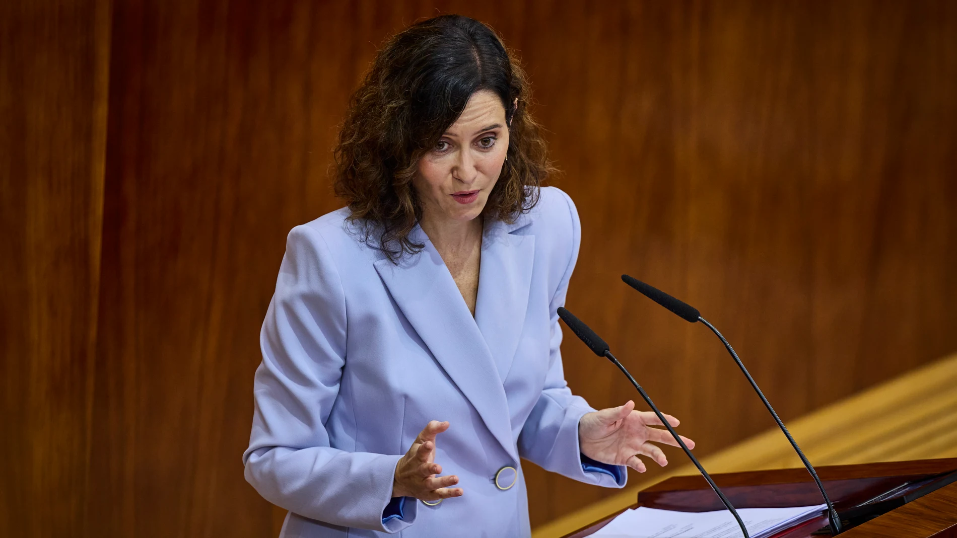 La presidenta de la Comunidad de Madrid, Isabel Díaz Ayuso, interviene en la primera jornada del Debate del Estado de la Región, que se celebra los días 11 y 12 de septiembre en la Asamblea de Madrid. Asisten los portavoces de los grupos: Mar Espinar (Psoe), Manuela Bergerot (Mas Madrid), Isabel Pérez Moñino (Vox). © Alberto R. Roldán / Diario La Razón.10 09 2025