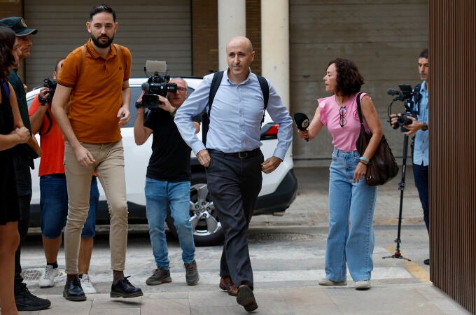 Miguel Polo (CHJ), a su llegada a los juzgados de Catarroja