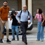 Miguel Polo (CHJ), a su llegada a los juzgados de Catarroja