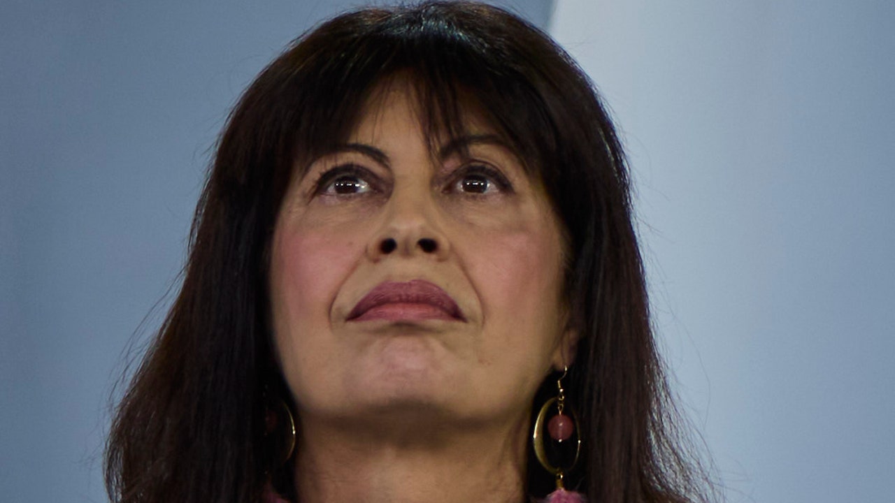Ana Rosa Quintana exige responsabilidades a la ministra Ana Redondo: "Dimitir no es complejo, lo complejo es dejar a miles de mujeres desprotegidas"
