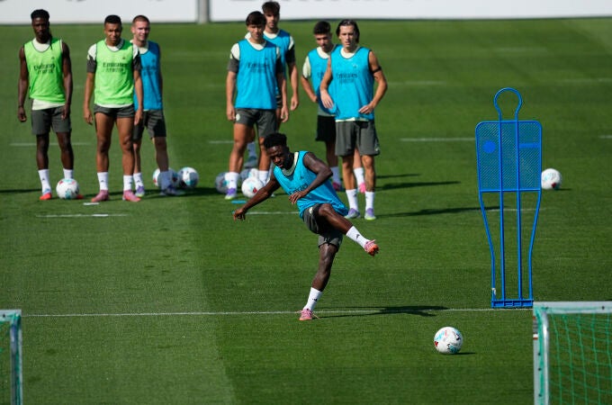 Vinicius, en el entrenamiento del Real Madrid antes de la visita del Espanyol