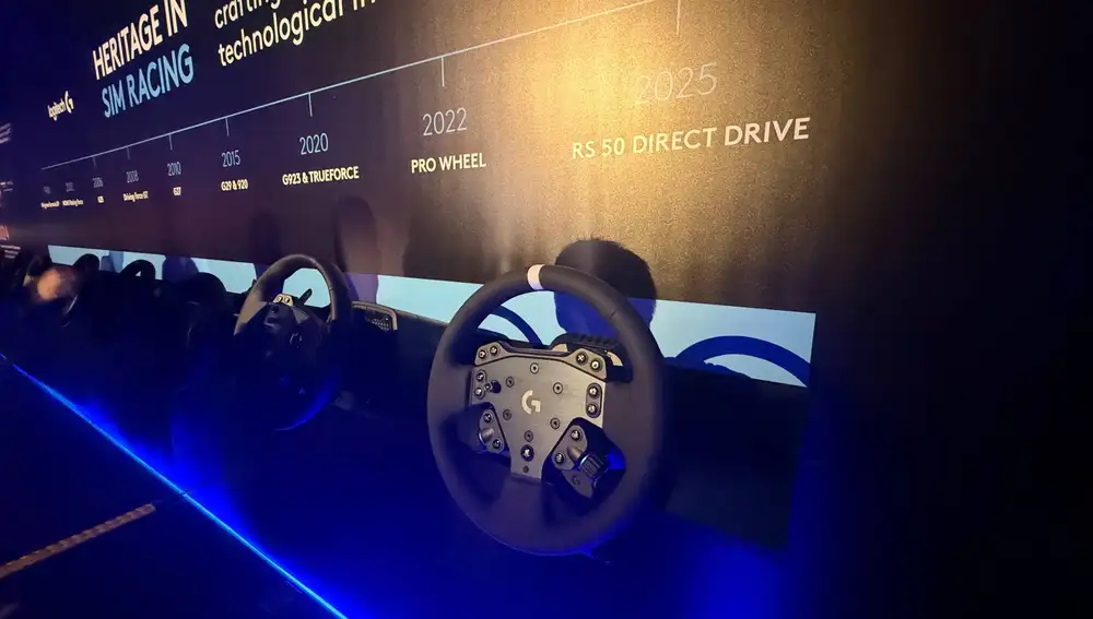 El nuevo RS 50 Direct Drive junto a los anteriores volantes de Logitech